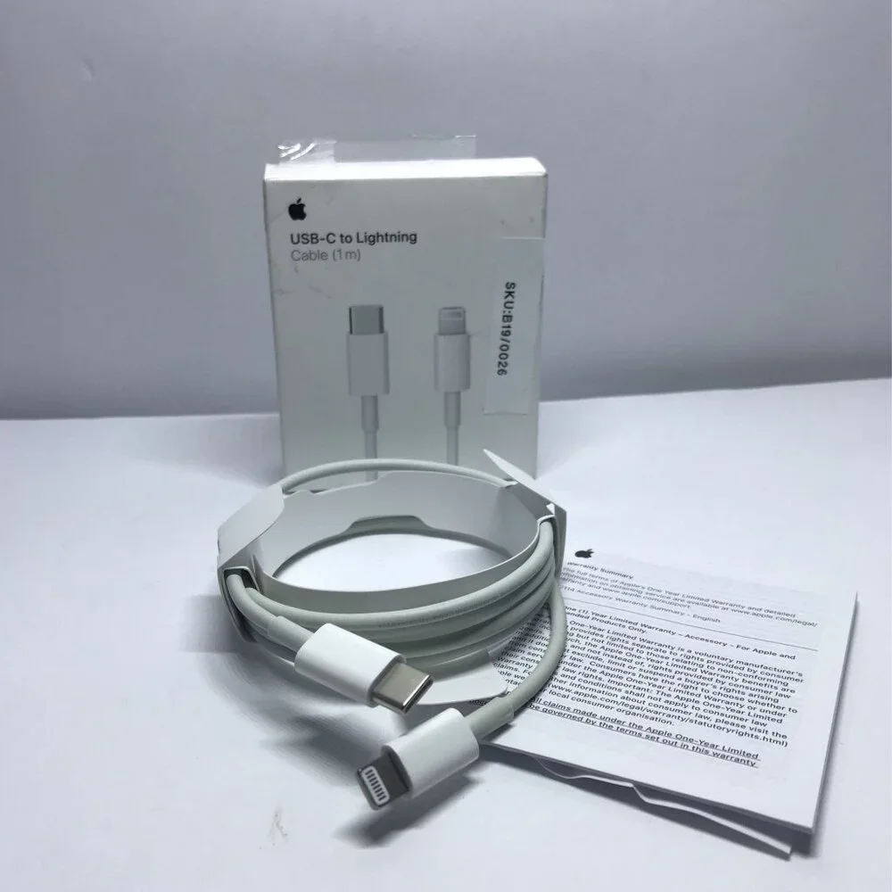 🍒 Official Apple USB-C to Lightning Cable [ 1m in Length ]